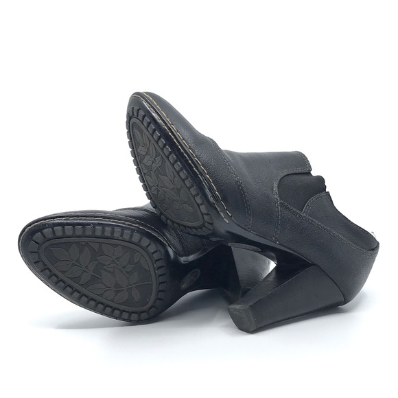 SOFFT BLACK LEATHER ALMOND TOW ANKLE BOOTIE - Picture 8 of 8